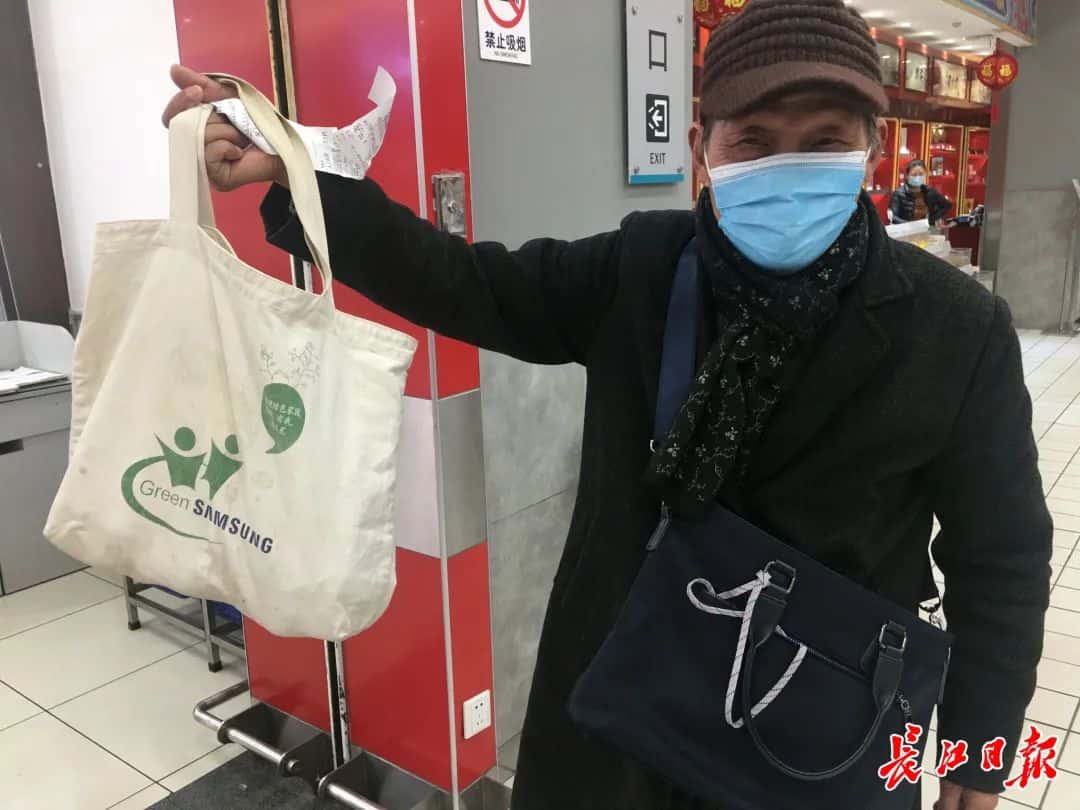 小推車、無紡布袋……在商超,過半顧客自帶購(gòu)物裝備 第3張 小推車、無紡布袋……在商超,過半顧客自帶購(gòu)物裝備 第3張