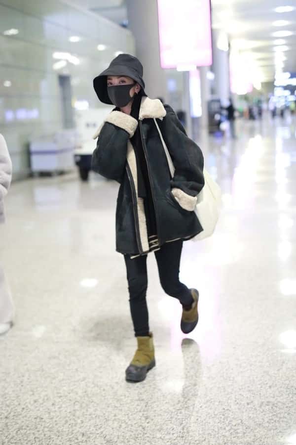 郭采潔私下穿得真低調(diào),但氣質(zhì)一般人比不上,帆布袋背出了大牌風 第5張 郭采潔私下穿得真低調(diào),但氣質(zhì)一般人比不上,帆布袋背出了大牌風 第5張