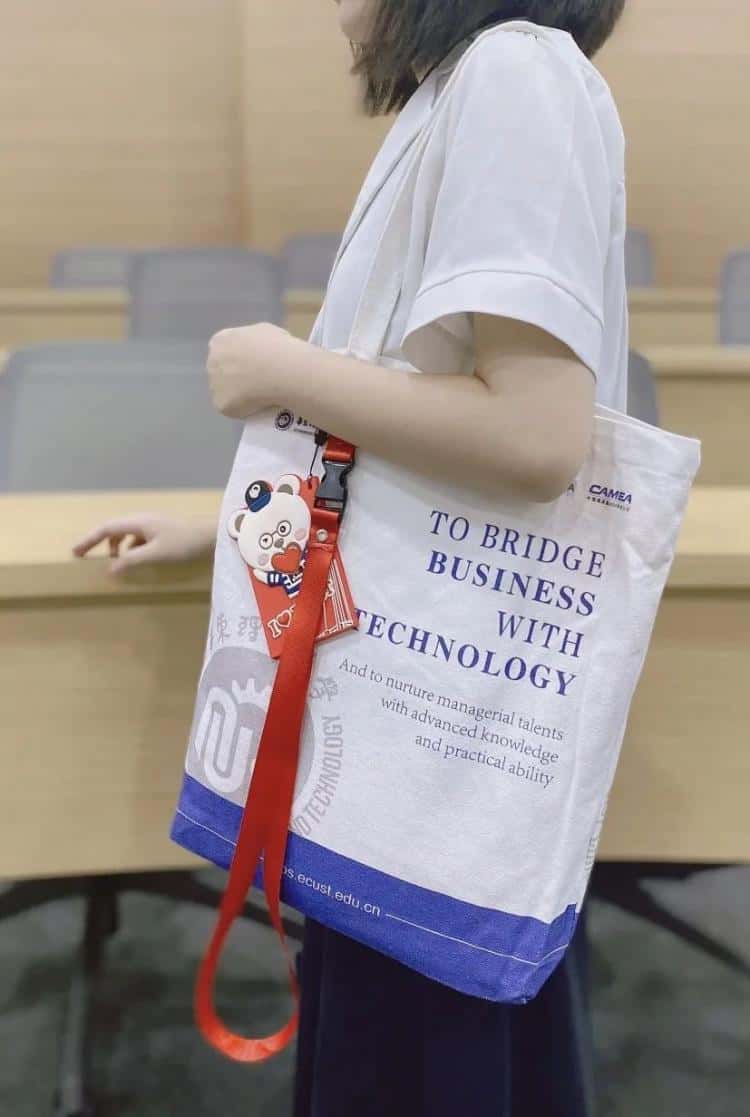 2021級研究生萌新，你的新生帆布袋大禮包已送達，請注意查收！  第4張