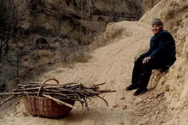 山區(qū)留守老人黃小米銷路難,緊急求援,讓我們一起轉發(fā),給他們多一份希望. 第2張 山區(qū)留守老人黃小米銷路難,緊急求援,讓我們一起轉發(fā),給他們多一份希望. 第2張