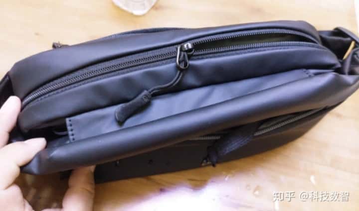 跑步必入實(shí)用品推薦——小米運(yùn)動(dòng)休閑胸包實(shí)測(cè)