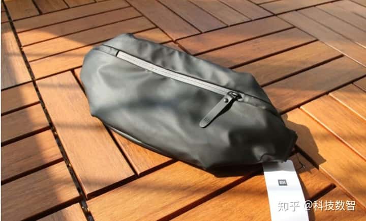 跑步必入實(shí)用品推薦——小米運(yùn)動(dòng)休閑胸包實(shí)測(cè)  第3張