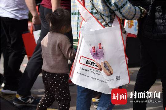 成都糖酒會出新寵啦!尼龍大挎包(無紡布跨肩袋),你背了沒? 第4張 成都糖酒會出新寵啦!尼龍大挎包(無紡布跨肩袋),你背了沒? 第4張