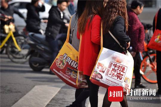 成都糖酒會出新寵啦!尼龍大挎包(無紡布跨肩袋),你背了沒? 第8張 成都糖酒會出新寵啦!尼龍大挎包(無紡布跨肩袋),你背了沒? 第8張