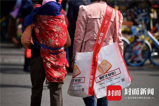 成都糖酒會出新寵啦!尼龍大挎包(無紡布跨肩袋),你背了沒? 第2張 成都糖酒會出新寵啦!尼龍大挎包(無紡布跨肩袋),你背了沒? 第2張