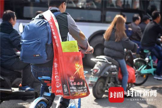 成都糖酒會出新寵啦!尼龍大挎包(無紡布跨肩袋),你背了沒? 第9張 成都糖酒會出新寵啦!尼龍大挎包(無紡布跨肩袋),你背了沒? 第9張