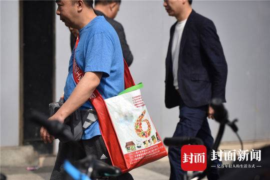 成都糖酒會出新寵啦!尼龍大挎包(無紡布跨肩袋),你背了沒? 第7張 成都糖酒會出新寵啦!尼龍大挎包(無紡布跨肩袋),你背了沒? 第7張