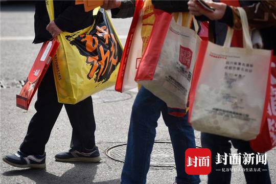 成都糖酒會出新寵啦!尼龍大挎包(無紡布跨肩袋),你背了沒? 第5張 成都糖酒會出新寵啦!尼龍大挎包(無紡布跨肩袋),你背了沒? 第5張