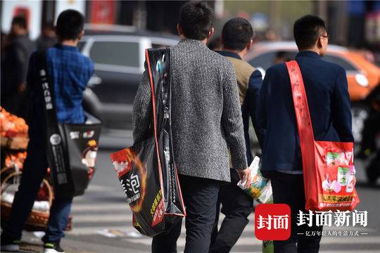 成都糖酒會出新寵啦!尼龍大挎包(無紡布跨肩袋),你背了沒? 第6張 成都糖酒會出新寵啦!尼龍大挎包(無紡布跨肩袋),你背了沒? 第6張